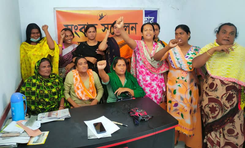 ‘আমি পুরুষ ছিলাম’, ‘গুরু মা হিজড়া বানিয়ে এক লাখ টাকা নিয়েছে’