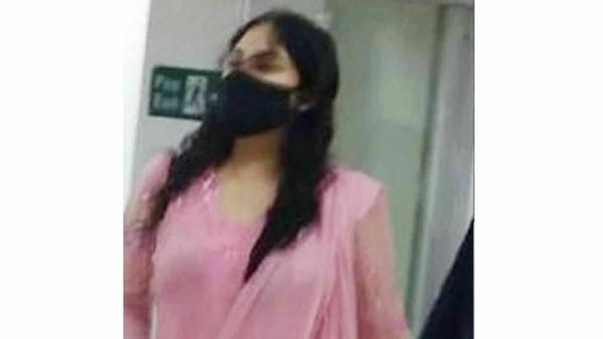 লন্ডন ফিরে গেলেন খালেদা জিয়ার নাতনি জাফিয়া