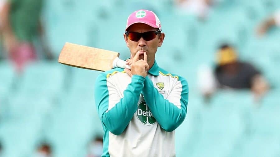 যে কারণে বিশ্বকাপ জিতেও পদত্যাগ করলেন অস্ট্রেলিয়ার প্রধান কোচ