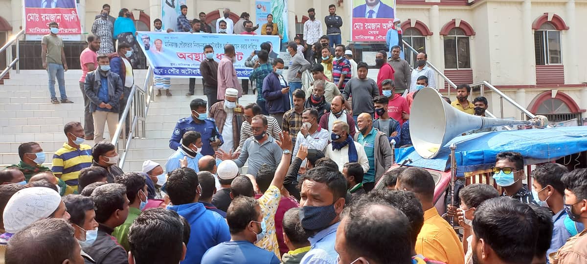 অটোবাইকের লাইসেন্স পেতে গুণতে হচ্ছে লাখ টাকা