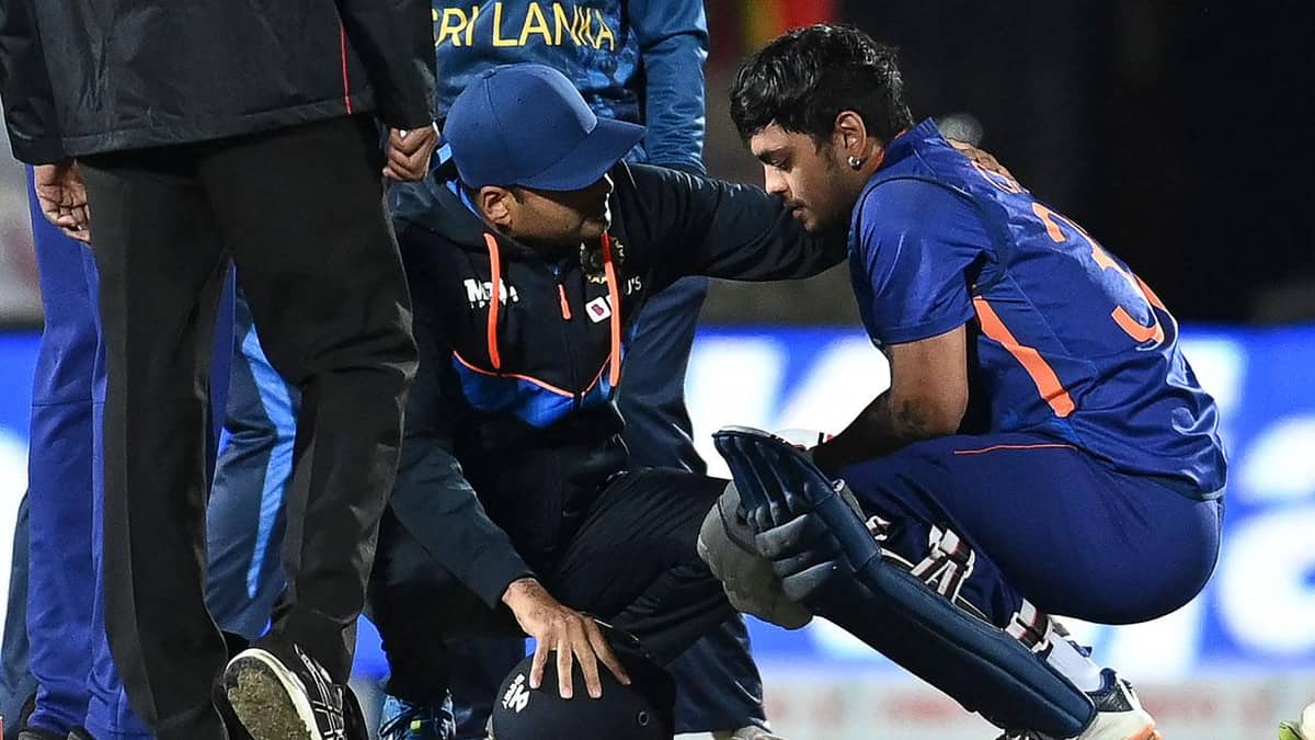 মাথায় আঘাত পেয়ে আইসিইউতে ভর্তি ঈশান