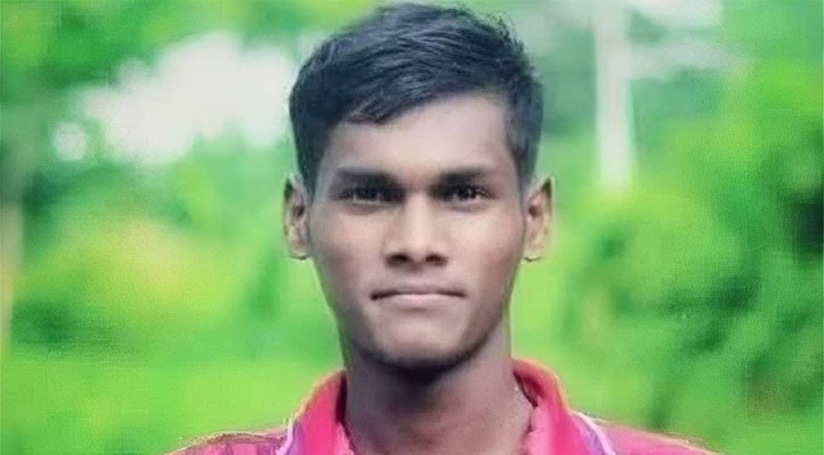 কুড়িয়ে পাওয়া ব্যাগভর্তি টাকা ফেরত দিল কলেজছাত্র