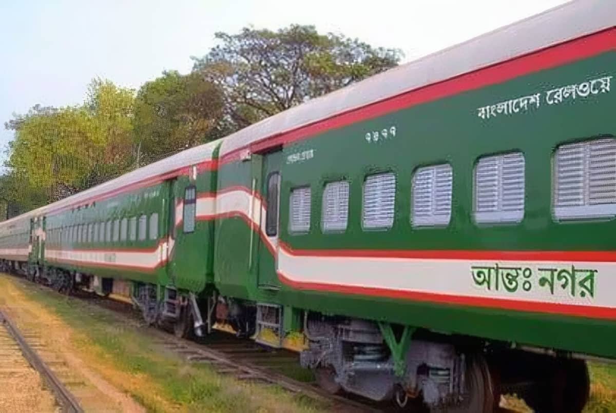আজ থেকে ট্রেনে স্ট্যান্ডিং টিকিট বিক্রি শুরু