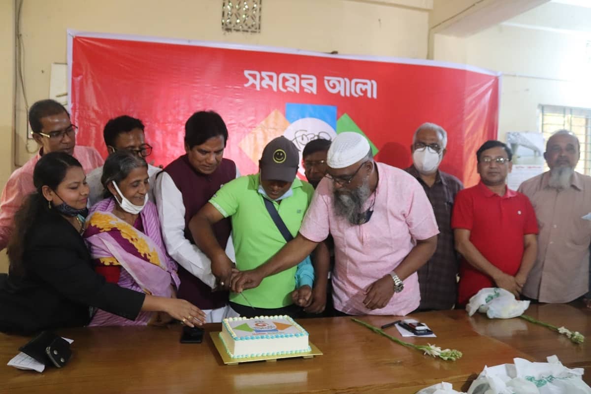 নবাবগঞ্জে দৈনিক সময়ের আলো’র ৩য় প্রতিষ্ঠা বার্ষিকী পালন