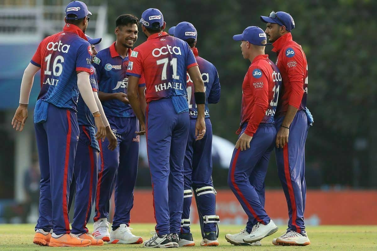 ম্যাচের আগে মোস্তাফিজের দিল্লি শিবিরে দুঃসংবাদ