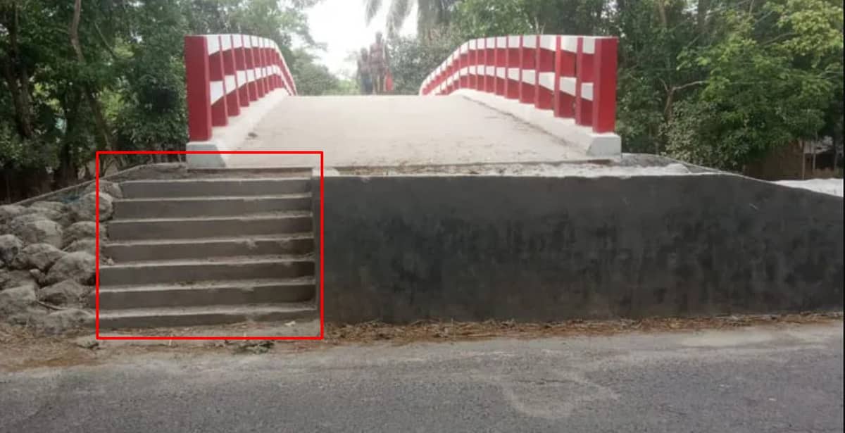 সেতুতে উঠতে বানিয়ে দেওয়া হল সিঁড়ি