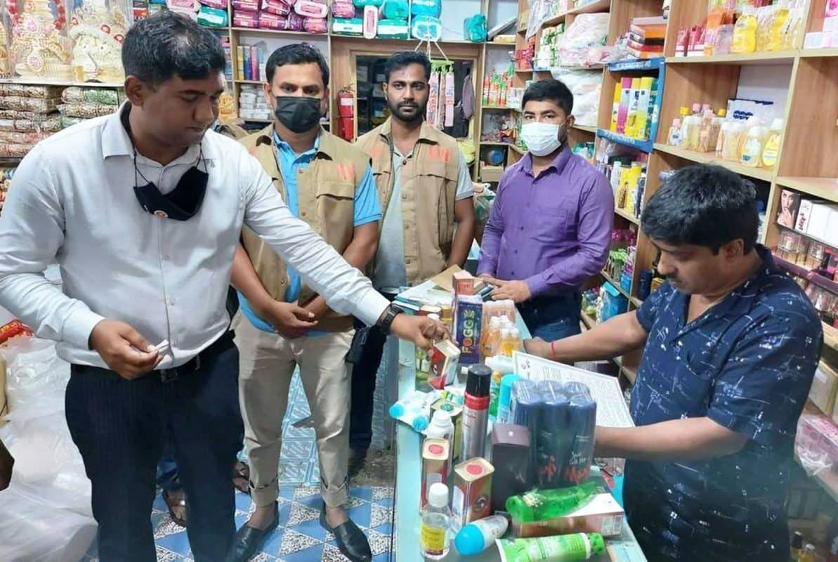 ভোক্তা অধিদপ্তরের অভিযানে মানিকগঞ্জে দুই প্রতিষ্ঠানকে ৭৫ হাজার টাকা জরিমানা
