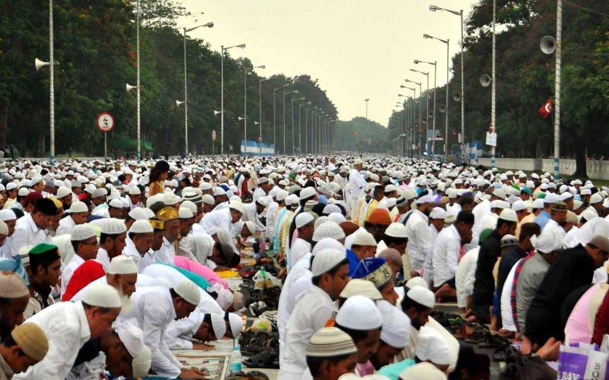 দুই বছর পর কলকাতার রেড রোডে ঈদের নামাজ
