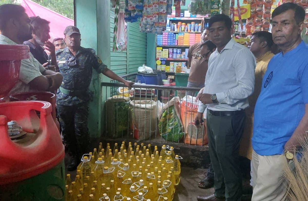 অবৈধভাবে সয়াবিন তেল মজুদ, লক্ষাধিক টাকা জরিমানা