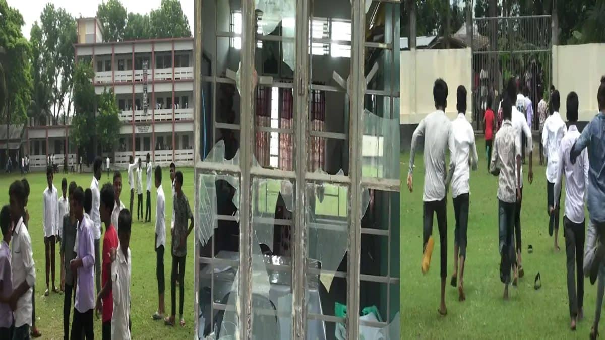 স্কুলে টিকটক করায় ৩ শিক্ষার্থী বহিষ্কার, প্রতিবাদে বিক্ষোভ