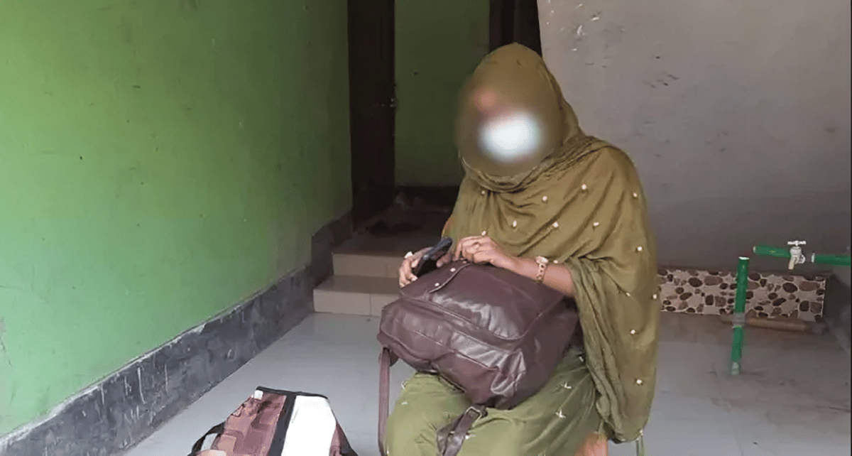 স্বামী-সন্তান রেখে ১১ দিন ধরে প্রেমিকের বাড়িতে অবস্থান, তরুণীর বিরুদ্ধে ব্যবস্থা নেওয়ার নির্দেশ