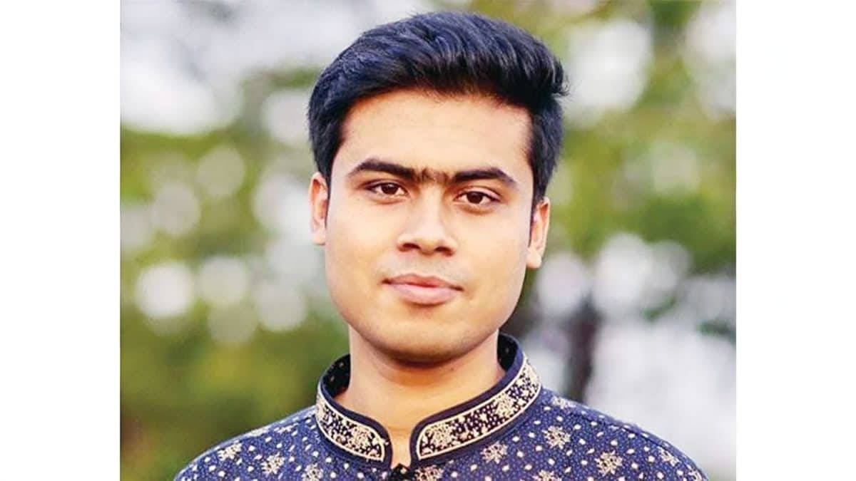 সাধারণ ছাত্ররাই ছাত্রদলকে প্রতিহত করেছে: লেখক ভট্টাচার্য