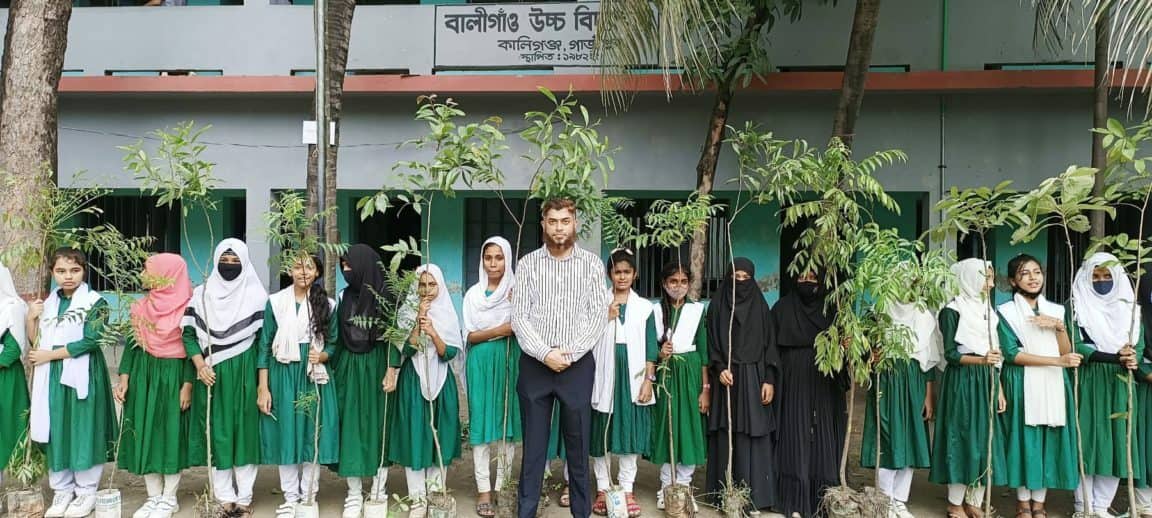 কালীগঞ্জে আবুল খায়ের সিরামিকের সবুজায়ন কর্মসূচি