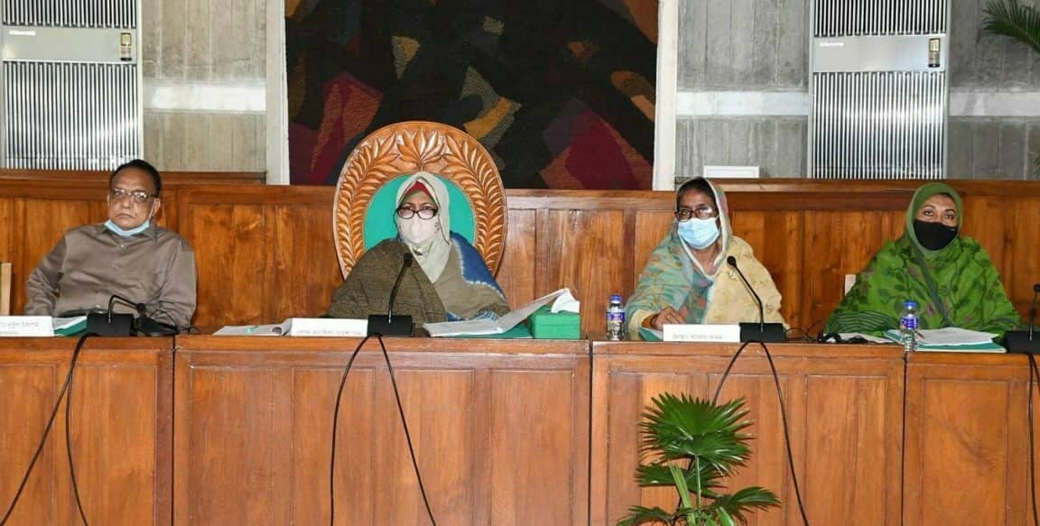 বৈদ্যুতিক বাতি ও এসি বন্ধ রেখে সংসদীয় স্থায়ী কমিটির বৈঠক