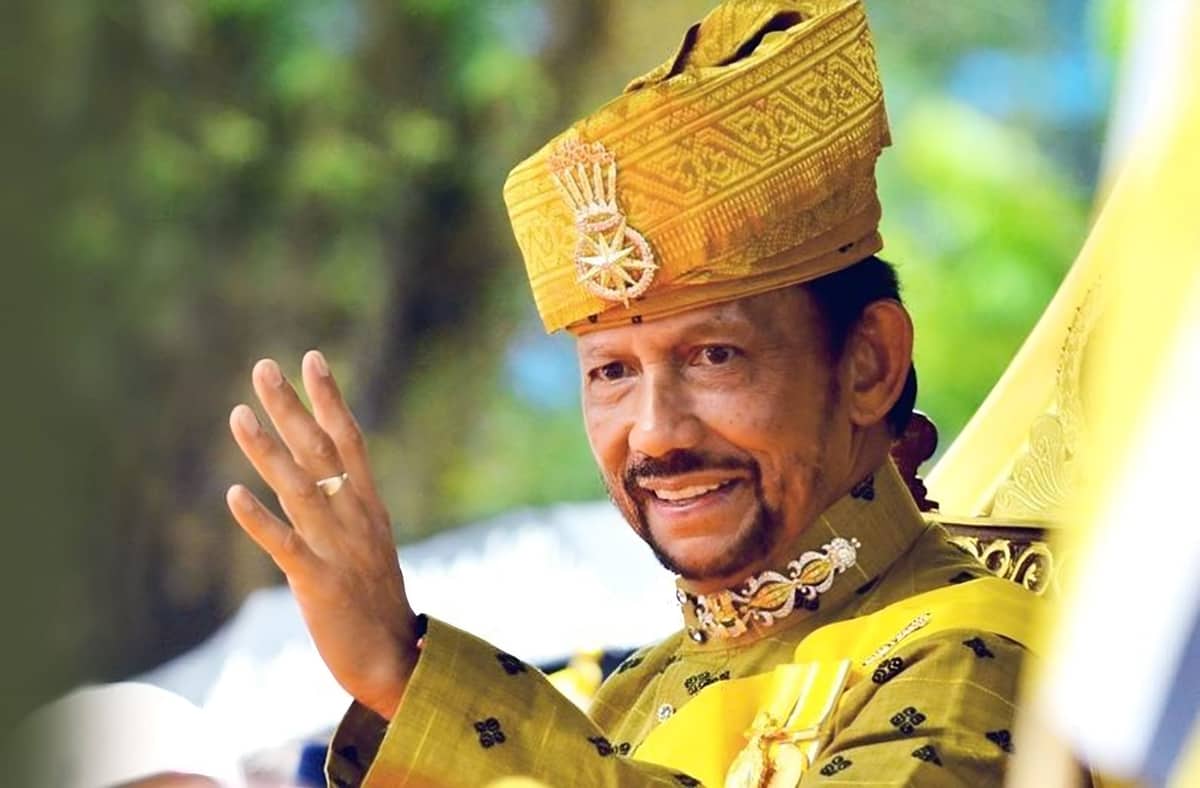 ব্রুনাই সুলতানের প্রতি মাসে চুল কাটানোর খরচ ১৫ লাখ!