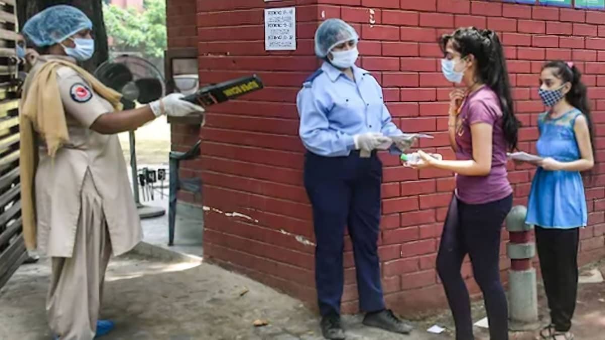 অন্তর্বাস খুলে পরীক্ষাকেন্দ্রে ঢুকতে বাধ্য করার ঘটনায় গ্রেফতার ৫