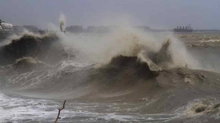 ৮-১২ ফুটের বেশি উচ্চতার জলোচ্ছ্বাসে প্লাবিত হতে পারে উপকূল