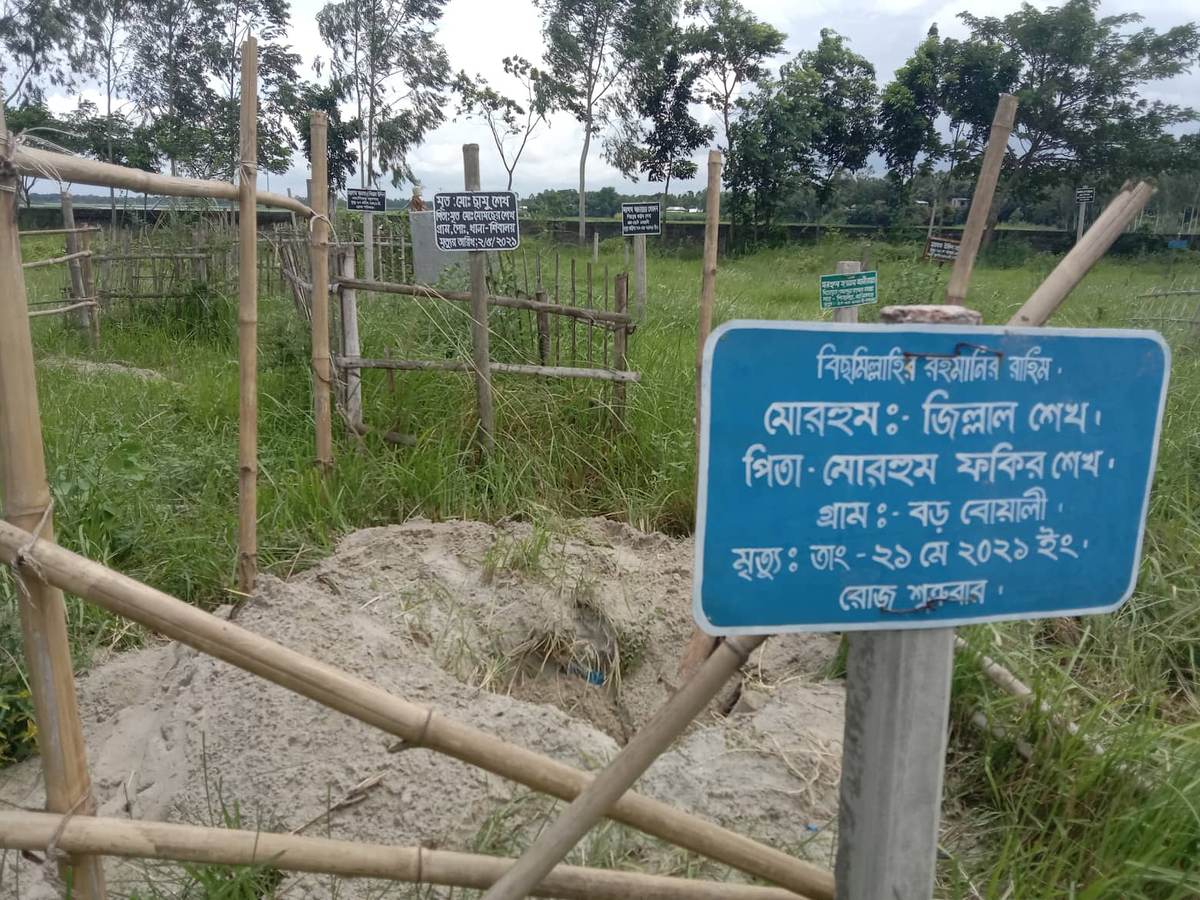 মানিকগঞ্জে পৃথক দুই কবরস্থান থেকে ১২ কঙ্কাল চুরি