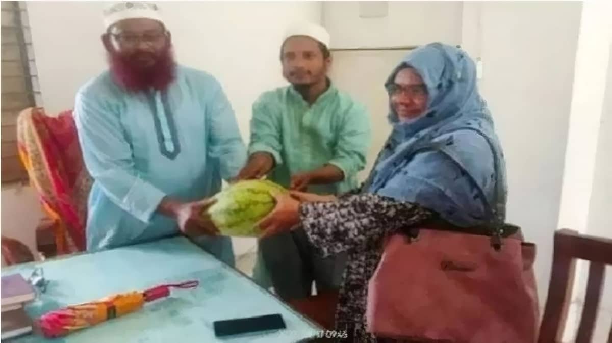 নিলামে ৫ হাজার টাকায় বিক্রি হলো একটি তরমুজ