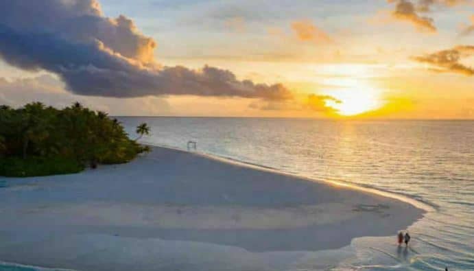 পৃথিবীর এই ৬ টি পর্যটন স্থান, যেখানে ২৪ ঘন্টায় একবারও অস্ত যায় না সূর্য