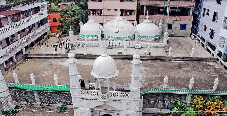 গোমতী নদীর তীরের শাহ সুজা মসজিদে মুগ্ধ মুসল্লিরা