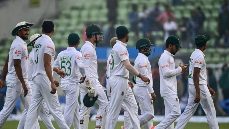 ঢাকা টেস্টের দ্বিতীয় দিনে ভারতের বিপক্ষে লড়াইয়ে নেমেছে বাংলাদেশ