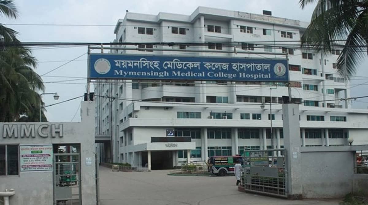 বাড়িতে হামলা