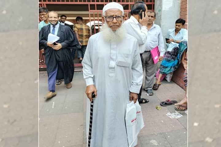 ছেলের বিরুদ্ধে মা ম লা করেছেন বাবা হাফেজ