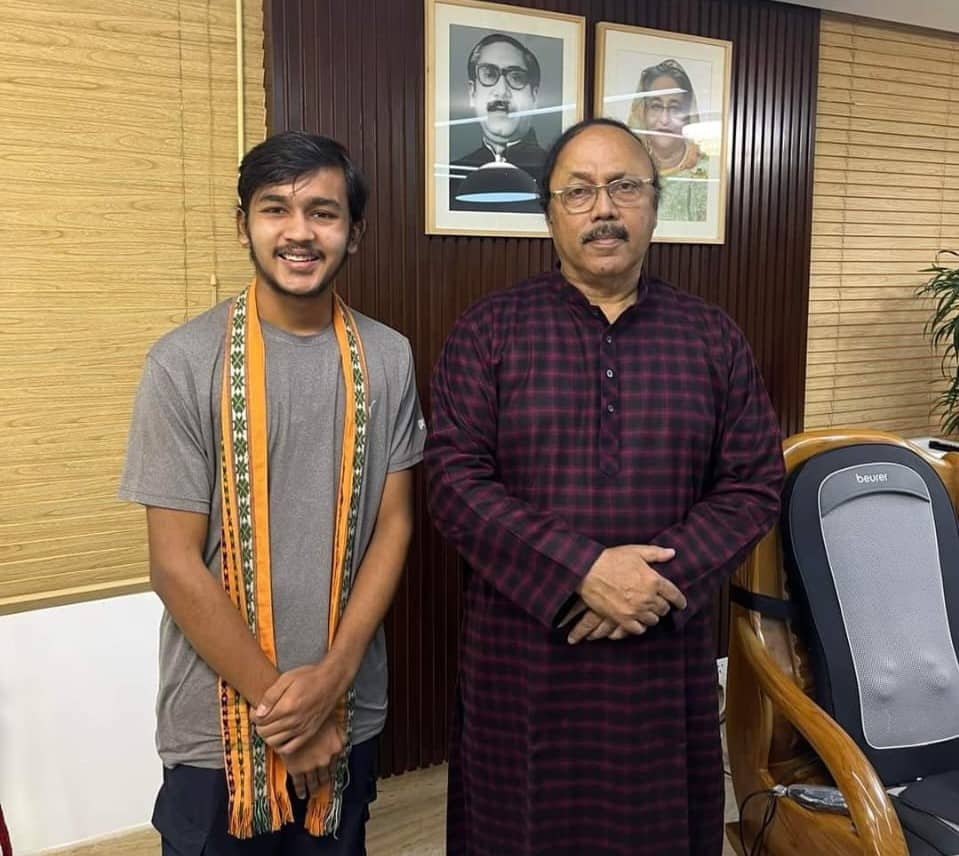 ১৬ হাজার কি.মি. হেঁটে ভারতের তরুণ রোহন আগারওয়াল এখন চট্টগ্রামে