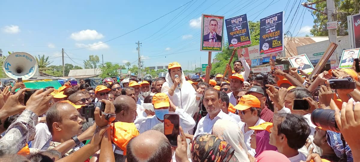 বিএনপির পদযাত্রায় পুলিশের বাঁধা, প্রতিবাদে পথসভা