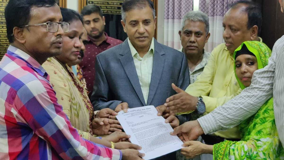 পোশাক শ্রমিকদের ন্যূনতম মজুরি ২৩ হাজার টাকা করার দাবি
