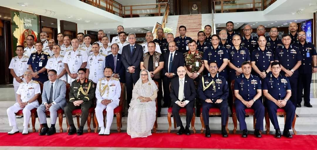 নৌবাহিনী প্রধান এম নাজমুল হাসানের এডমিরাল পদে পদোন্নতি