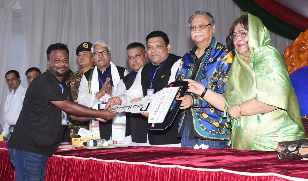 প্রধানমন্ত্রীর দেখানো পথে আমরা এগিয়ে যাব অগ্রগতির দিকে: রাষ্ট্রপতি