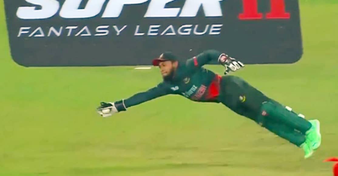 ৮ বলে দুই উইকেট হারিয়ে বিপদে আফগানিস্তান