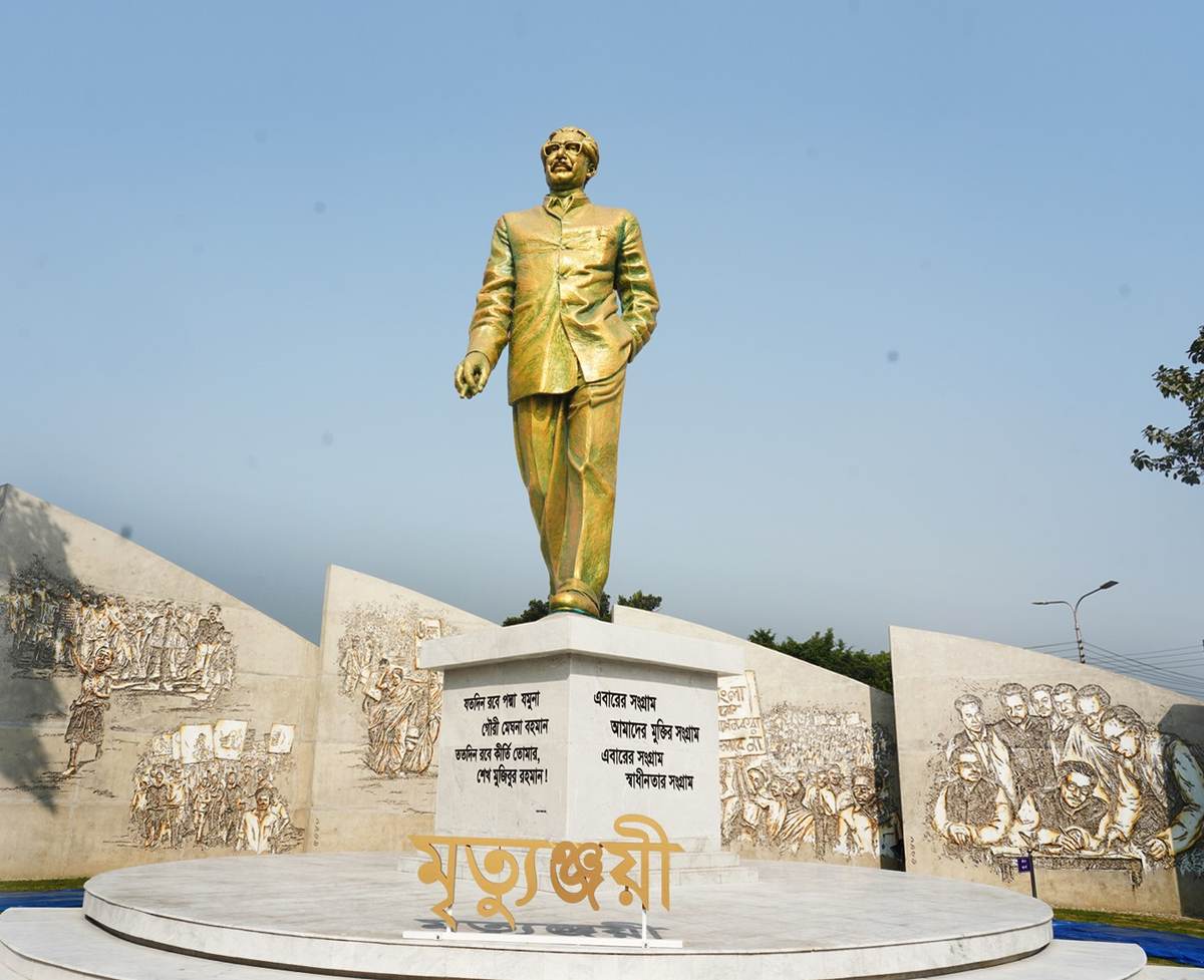 রাজধানীর বিজয় স্মরণীতে ‘মৃত্যুঞ্জয়ী প্রাঙ্গণ’ উদ্বোধন করলেন প্রধানমন্ত্রী