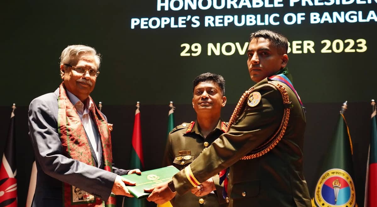 সামরিক বাহিনী কমান্ড ও স্টাফ কলেজে গ্র্যাজুয়েশন সনদ বিতরণ