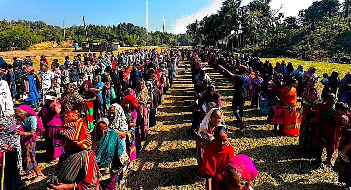 ফটিকছড়ির ত্রিপুরা পল্লীতে কম্বল বিতরণ
