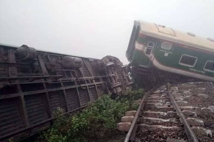গাজীপুরে ট্রেনের ইঞ্জিনসহ ৭ বগি লাইনচ্যুত, ১জনের মৃত্যু
