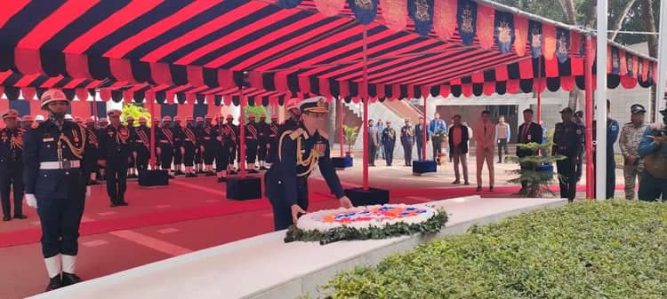 বঙ্গবন্ধুর সমাধি সৌধে নবনিযুক্ত কোস্ট গার্ড মহাপরিচালকের শ্রদ্ধা