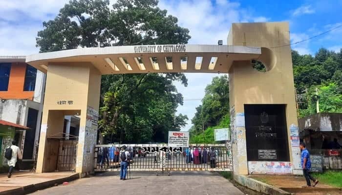 চবিতে ছাত্রলীগের দুইপক্ষের ধাওয়া পাল্টা-ধাওয়া