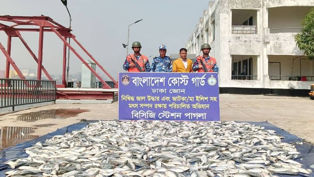 এতিম ও দুস্থদের মাঝে ৬ হাজার কেজি ইলিশ বিতরণ