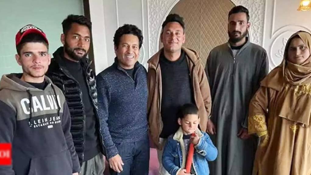 কাশ্মীরের সেই ‘বিস্ময় ক্রিকেটারের’ সঙ্গে শচীনের সাক্ষাৎ