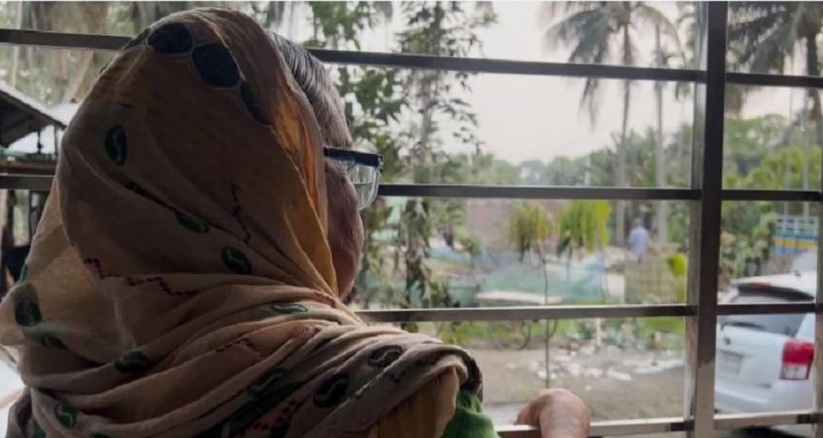 ‘ভাইবোনকে মানুষ করতে গিয়ে বিয়ে করিনি, এখন তারা খোঁজ নেয় না’