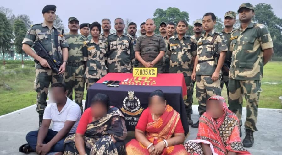 ৭ কেজি স্বর্ণ জব্দ করল বিএসএফ, তিন নারীসহ আটক ৪