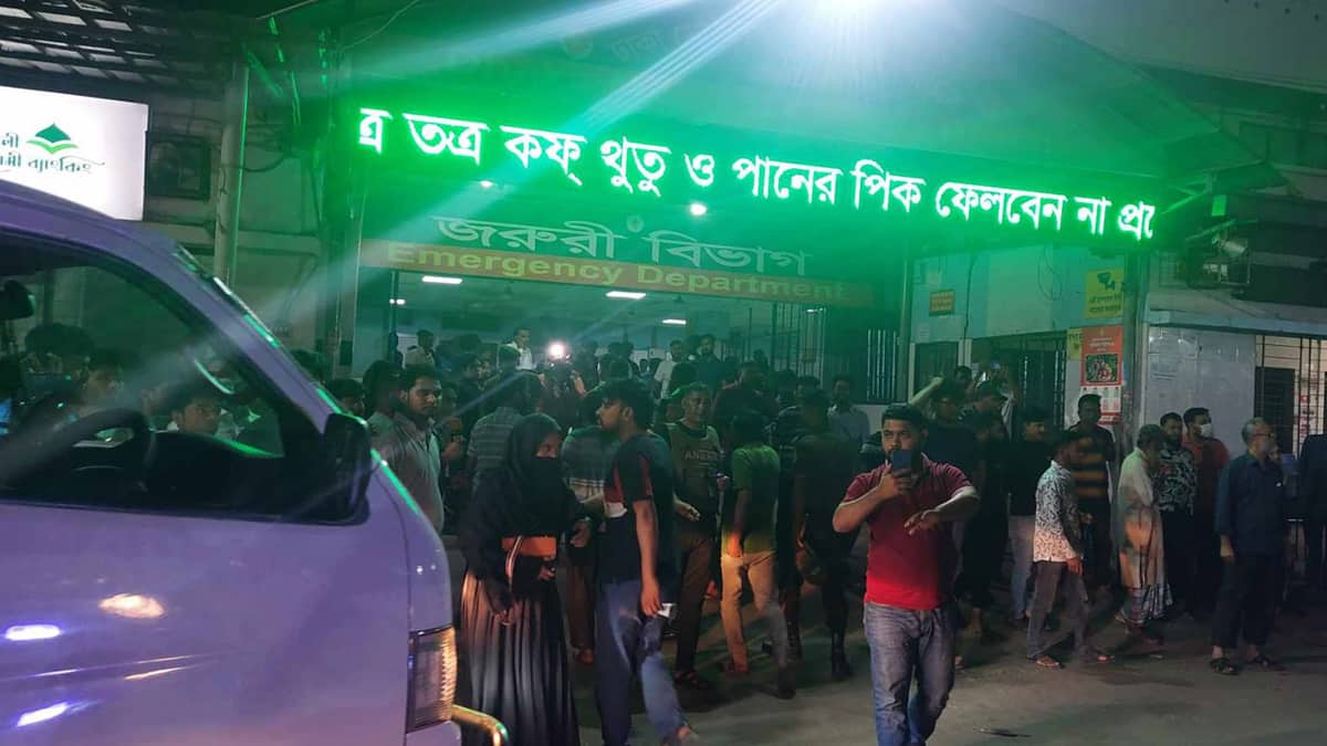 ঢাকা মেডিকেল কলেজে নারী-শিশুসহ অসংখ্য মরদেহ