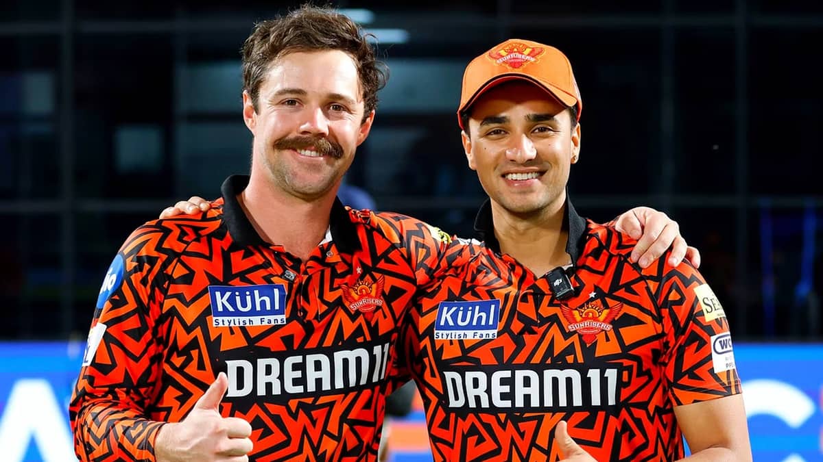 আইপিএলে ২০০ স্ট্রাইকরেটে ব্যাট করছেন যেসব খেলোয়ার