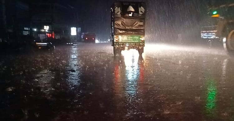 তীব্র দাবদাহের পর স্বস্তির বৃষ্টি