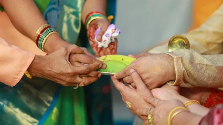 ৪ লাখ টাকা খরচ করে খোঁজা হলো শতকোটির পাত্র!