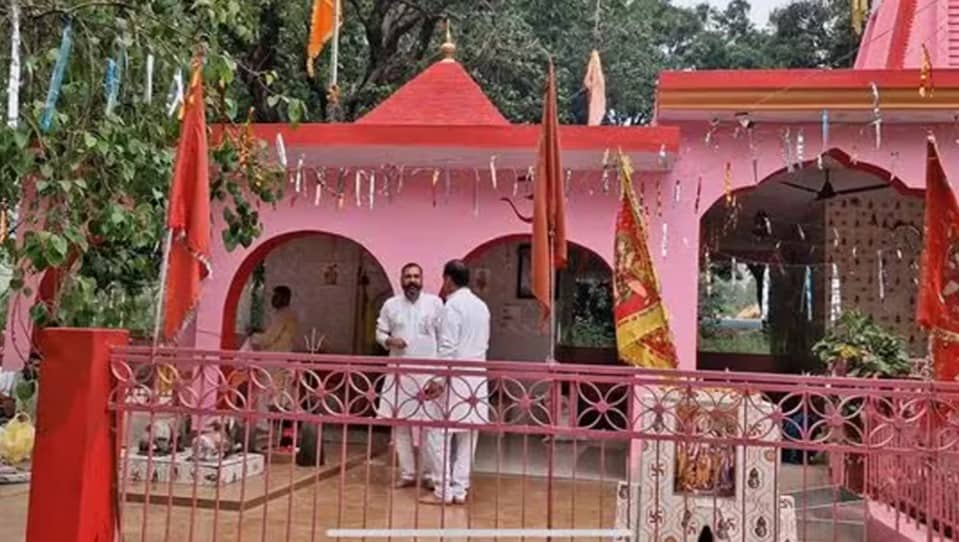 মন্দিরের রাস্তার জন্য কোটি টাকার জমি দান করলেন মুসলিমরা