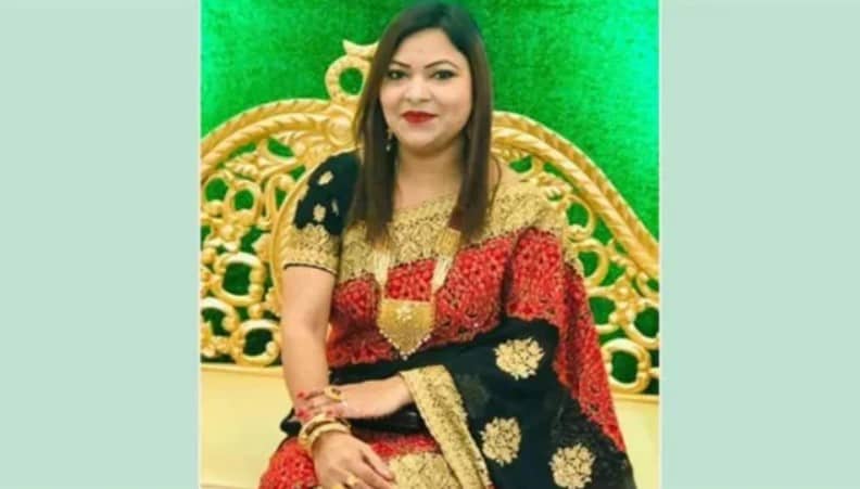 মেয়র তাপসের সামনে পুরুষ কাউন্সিলরকে জুতাপেটা করলেন নারী কাউন্সিলর